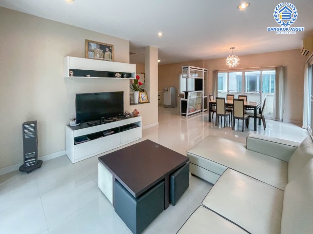 *****บ้านเดี่ยวมือสองย่านนนทบุรี ม.บางกอกบูเลอวาร์ด สาทร-ปิ่นเกล้า เนื้อที่กว้างขวางมากถึง 52.50 ตร.ว. ฟังก์ชัน 3 ห้องนอน 4 ห้องน้ำ ที่จอดรถ 2 คัน แถมฟรี! เครื่องปรับอากาศ 5 เครื่อง มีพื้นที่รอบบ้าน ภายในตกแต่งสวย ตั้งบนทำเลแห่งการเดินทาง ใกล้จุดขึ้นลงทางด่วน "ตลิ่งชัน"